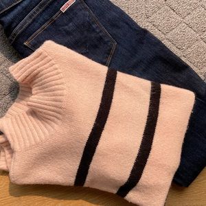 Beautiful fall striped sweater 💗